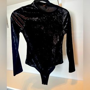 Forever 21 Juniors Size 12/14 Velvet Bodysuit. Great condition! Like new! 🖤
